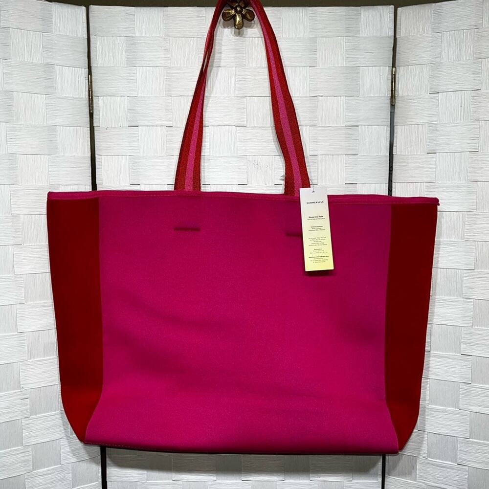 Summersalt x FABFITFUN Neoprene Beach Tote Bag Hot Pink Red